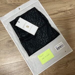 ($70) BuffBunny Rebel Legging - Leopard - S